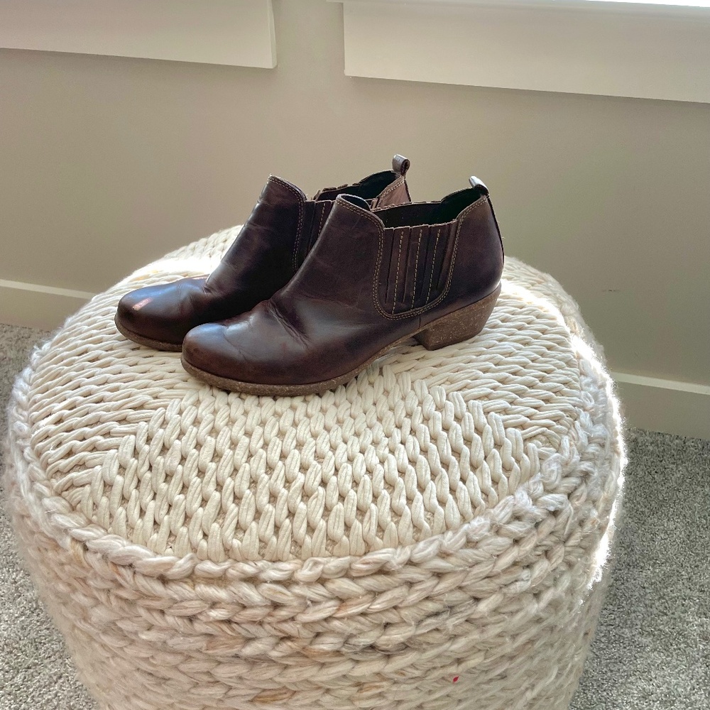 Clarks Wilrose Jade Ankle Bootie Womens 9.5 Round Toe Chocolate brown leather